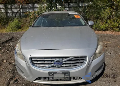 2012 Volvo S60 T5 z USA, uszkodzony, nr VIN YV1622FS0C2052031